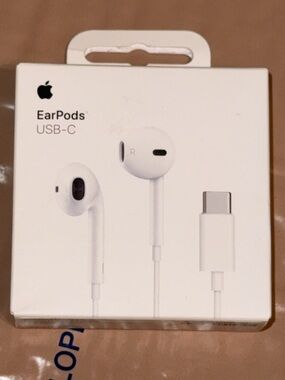 NIOB Apple EarPods USB C / USBC White Authentic ear phones